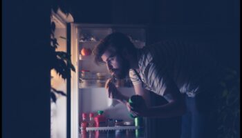 Nakts uzkodu dilemma: līdzsvara atrašana pirms gulētiešanas