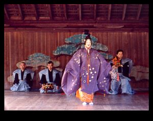 Noh drāma: teātra mākslas atklāšana japāņu tinti