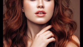 Vara cirtas un gludi stili: apgūstiet sarkanu un kastaņbrūnu matu tekstūru